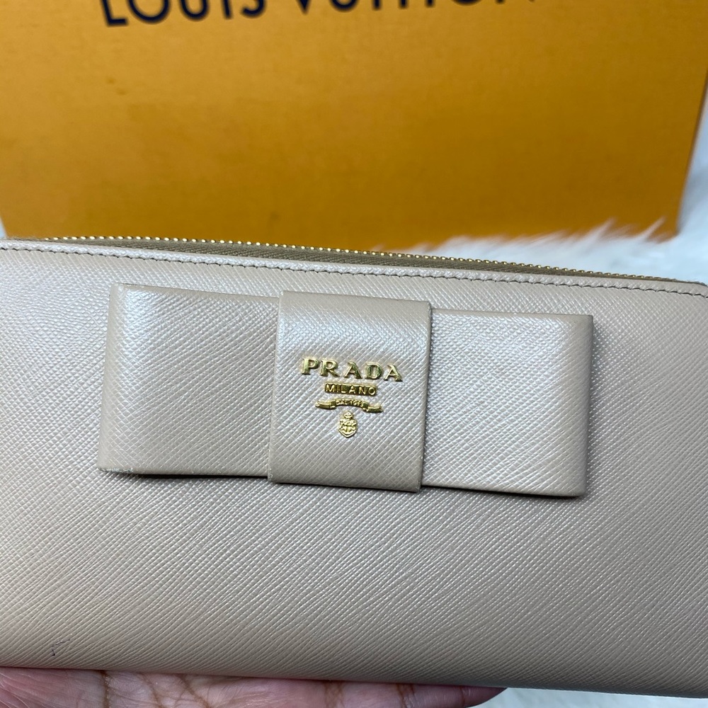 Authentic Prada wallet Beige - Picture 13 of 14